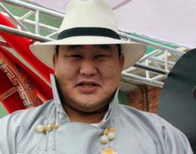 Д.Дагвадорж аваргын сэтгэлийн хариуг хурдан мориор хариулав